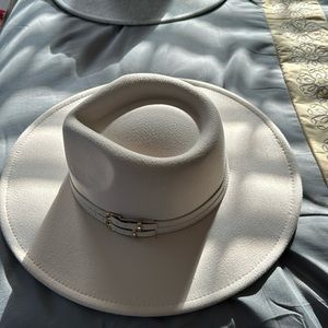 Cream colored clean and gorgeous